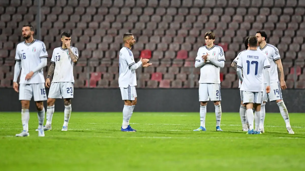 I giocatori dell'Italia durante i rigori di Bosnia-Italia, playoff per qualificarsi al Mondiale che ha sancito l'eliminazione degli Azzurri