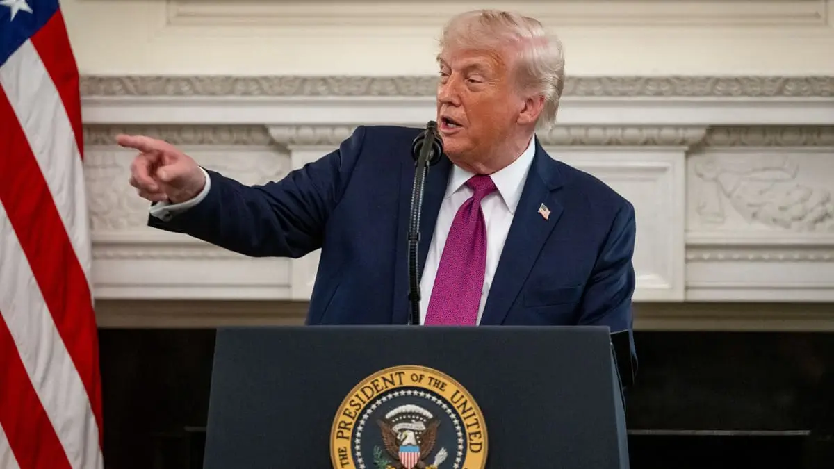 Donald Trump ha dichiarato che lo Stretto di Hormuz resterà sigillato fino a quando l'Iran non accetterà un accordo