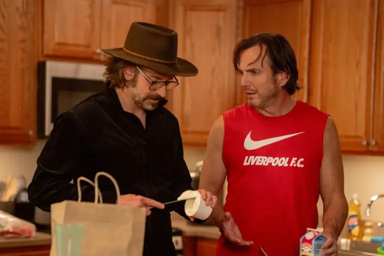 Fotogramma del film “È l’ultima battuta?” di e con Bradley Cooper e Will Arnett