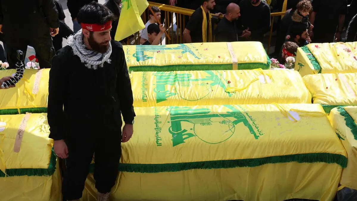 Funerale di miliziani di Hezbollah, Kfar Sir, Libano, 21 aprile 2026 (Foto Ansa)