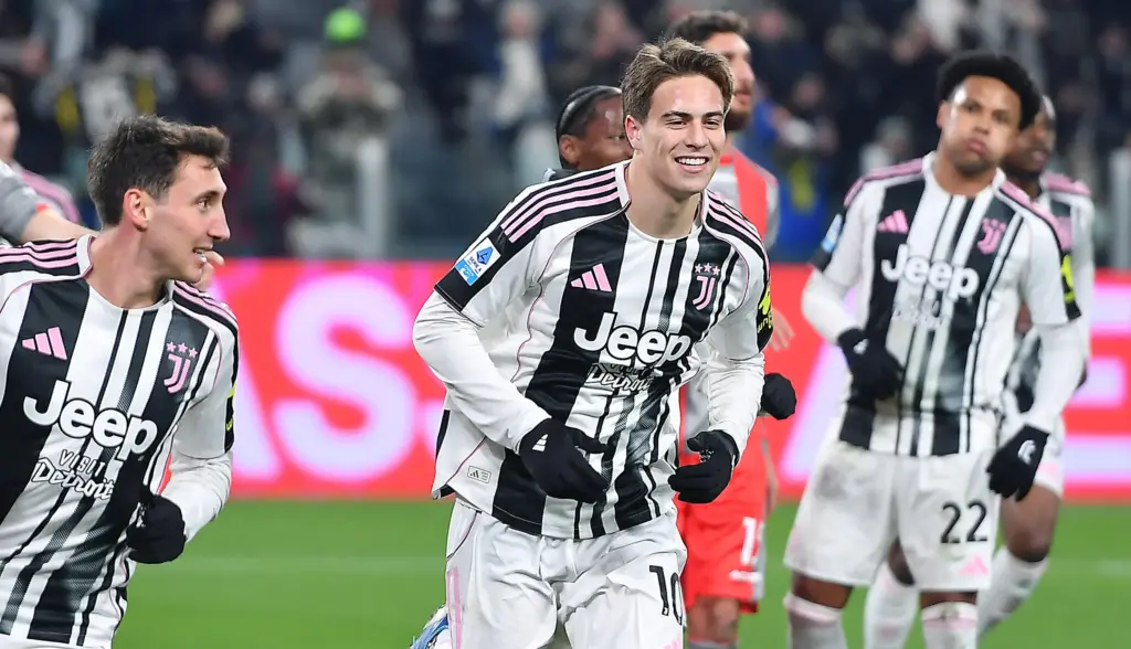 I giocatori della Juventus esultano per un gol di Kenan Yildiz contro la Cremonese (foto Ansa)