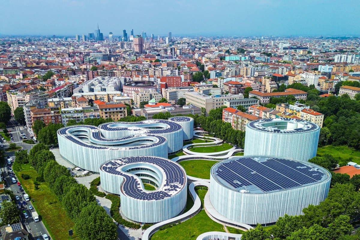 Vista su Milano con primo piano sul campus della Sda Bocconi School of Management