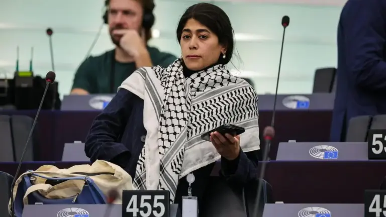 L'europarlamentare francese Rima Hassan