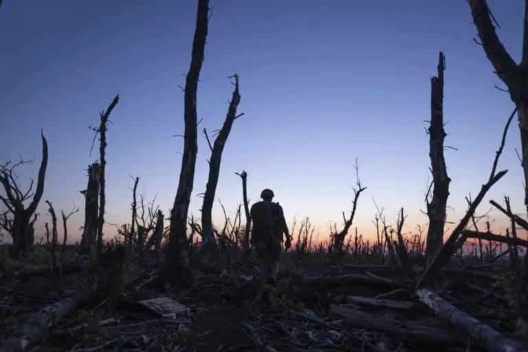 Fotogramma di &ldquo;2000 metri ad Andriivka&rdquo;, docu-film sulla guerra in Ucraina di Mstyslav Chernov