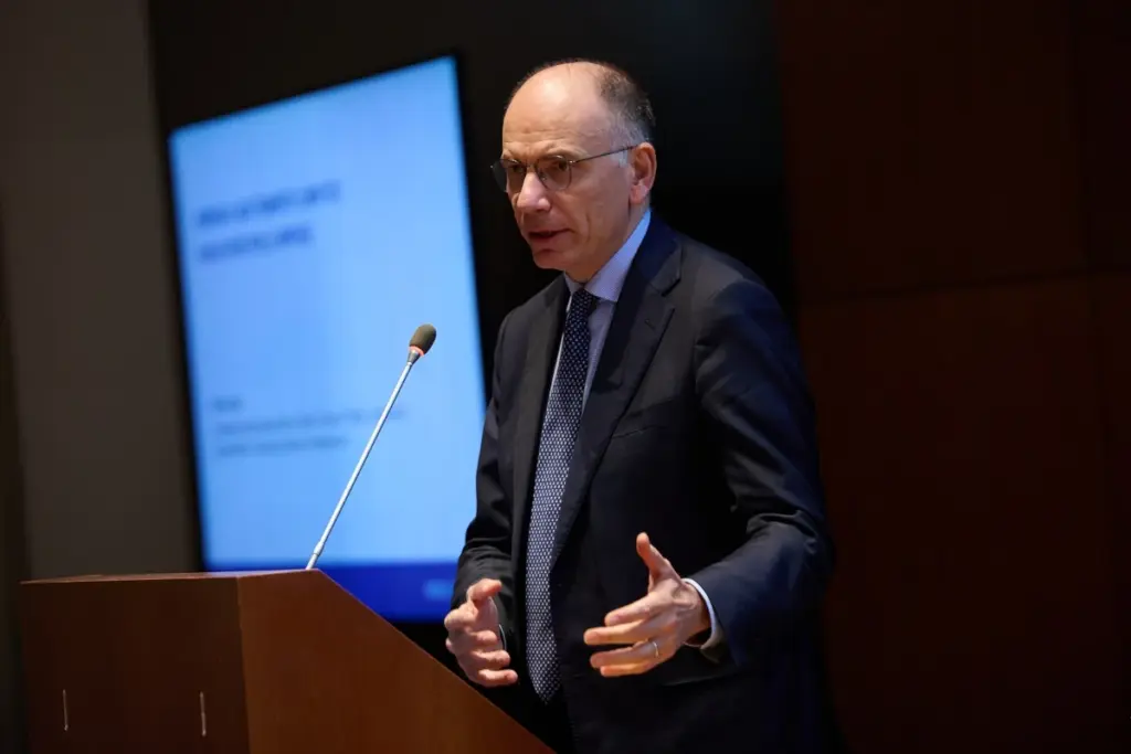 L’ex presidente del Consiglio Enrico Letta, presidente dell’Institut Jacques Delors e rettore della Ie School of Politics, Economics & Global Affairs di Madrid