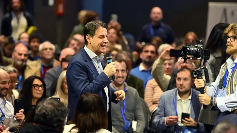 Il leader del Movimento 5 stelle Giuseppe Conte durante &ldquo;Nova&rdquo;, iniziativa lanciata dal M5s in vista delle prossime politiche, Roma, Lifestyle Hotel, 16 maggio 2026 (foto Ansa)