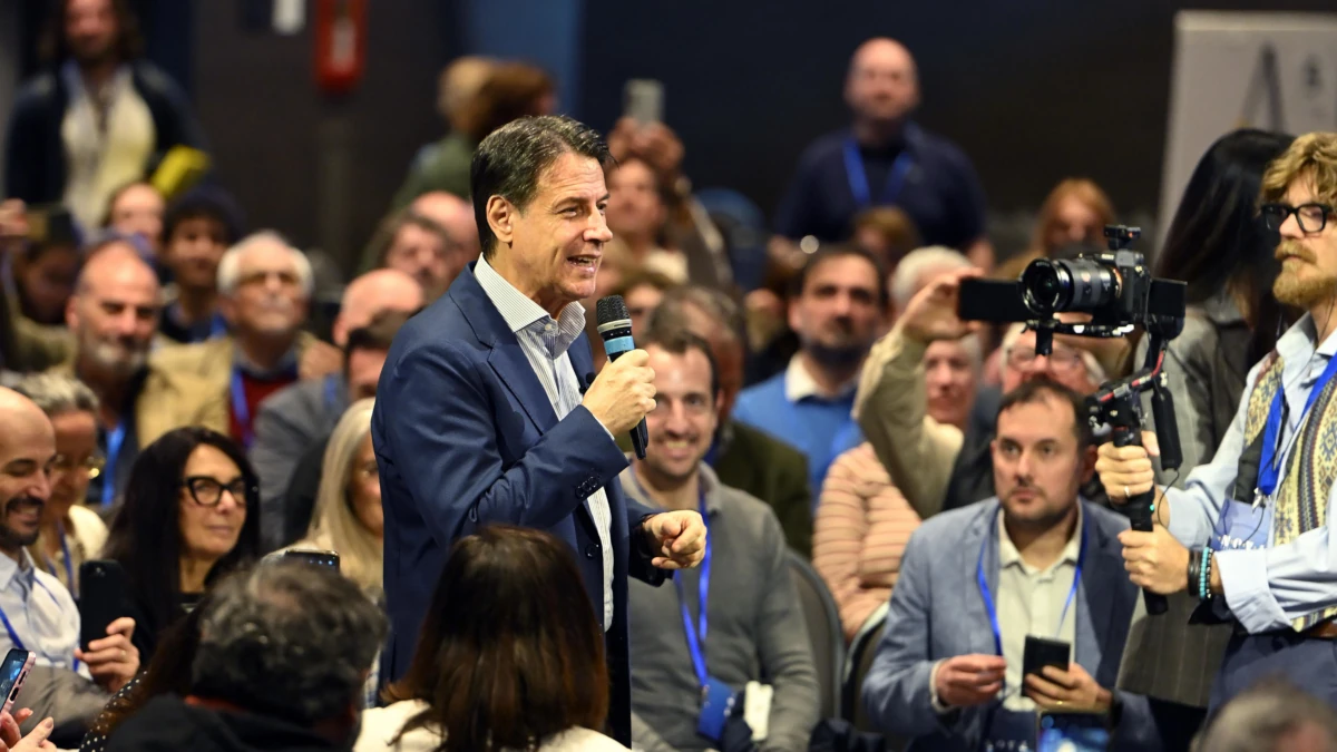 Il leader del Movimento 5 stelle Giuseppe Conte durante “Nova”, iniziativa lanciata dal M5s in vista delle prossime politiche, Roma, Lifestyle Hotel, 16 maggio 2026 (foto Ansa)