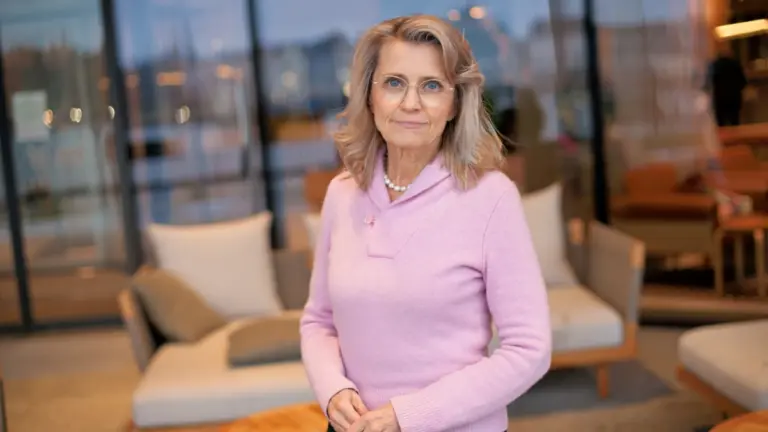 P&auml;ivi R&auml;s&auml;nen nella &ldquo;guerra dei mondi&rdquo; intorno alla libert&agrave;