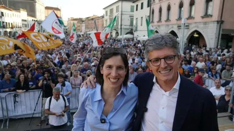 La segretaria del Partito Democratico (PD), Elly Schlein, alla chiusura della campagna elettorale del candidato sindaco Andrea Martella a Mestre (Venezia), 22 maggio 2026