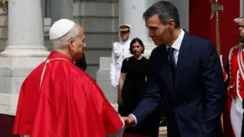 Sánchez “Zelig” non è riuscito ad arruolare Leone XIV