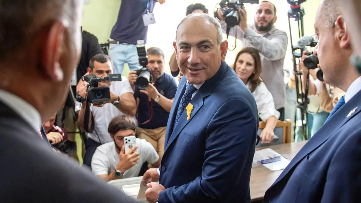 Il premier dell'Armenia Nikol Pashinyan vota alle elezioni. Il suo partito, Contratto Civile, ha vinto con quasi il 50 per cento dei voti