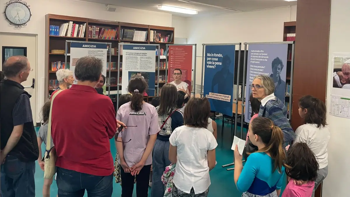 La mostra del Meeting di Rimini su Carlo Acutis esposta a San Donato Milanese