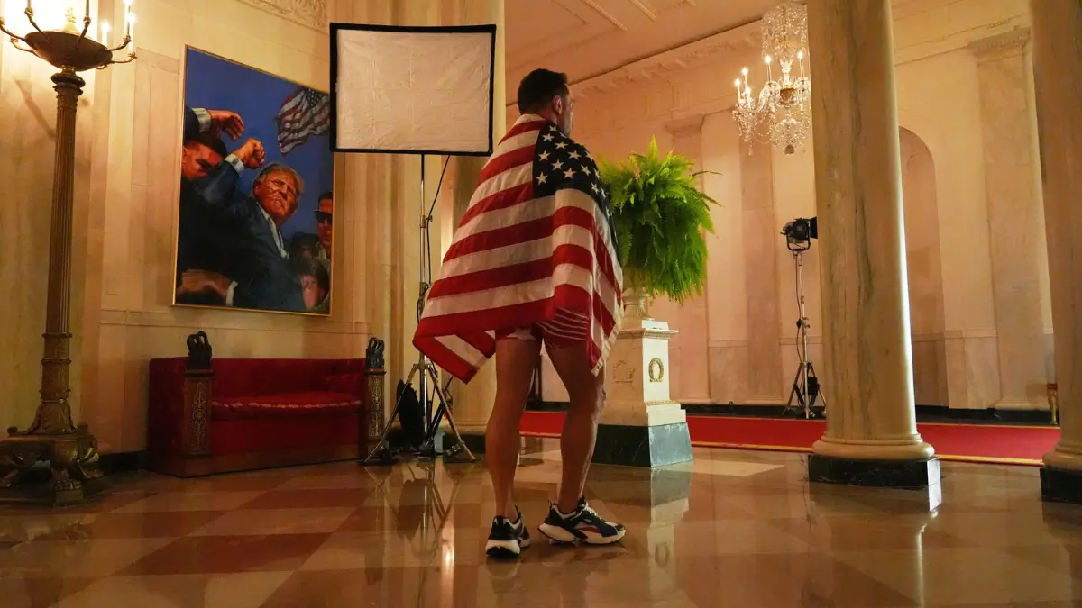 Il campione di arti marziali Mauricio Ruffy aspetta alla Casa Bianca prima del suo incontro con Michael Chandler durante l'UFC Freedom 250 sul prato sud della Casa Bianca, a Washington, DC, USA, il 14 giugno 2026