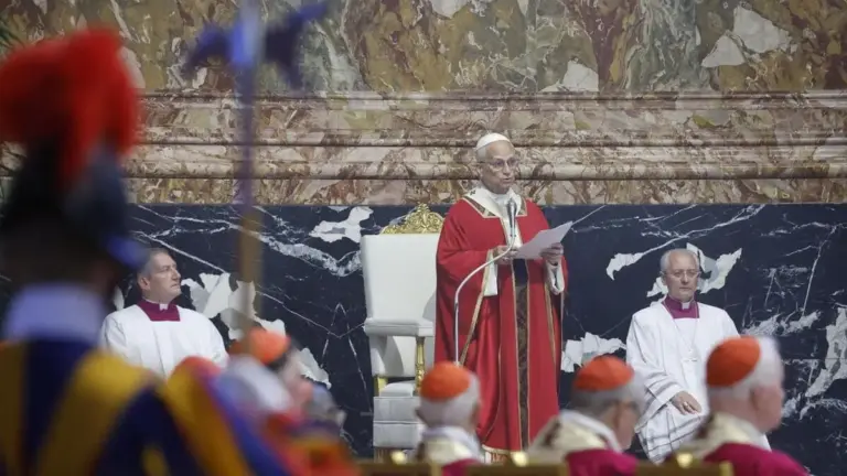 Papa Leone XIV celebra i funerali del cardinale Camillo Ruini in Vaticano