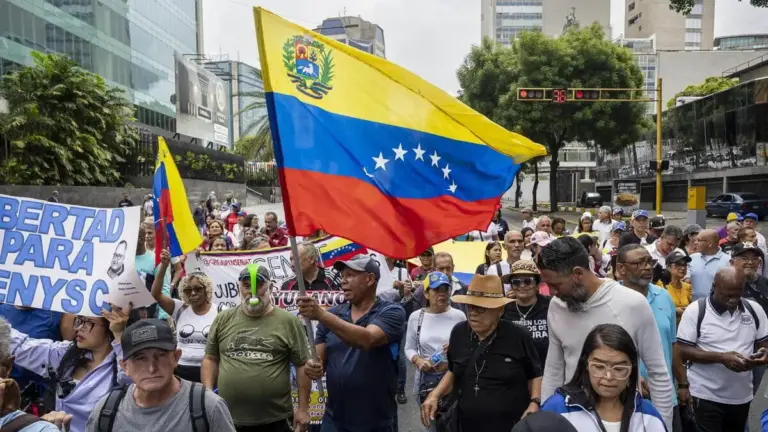 I sindacati protestano a Caracas per chiedere libere elezioni in Venezuela