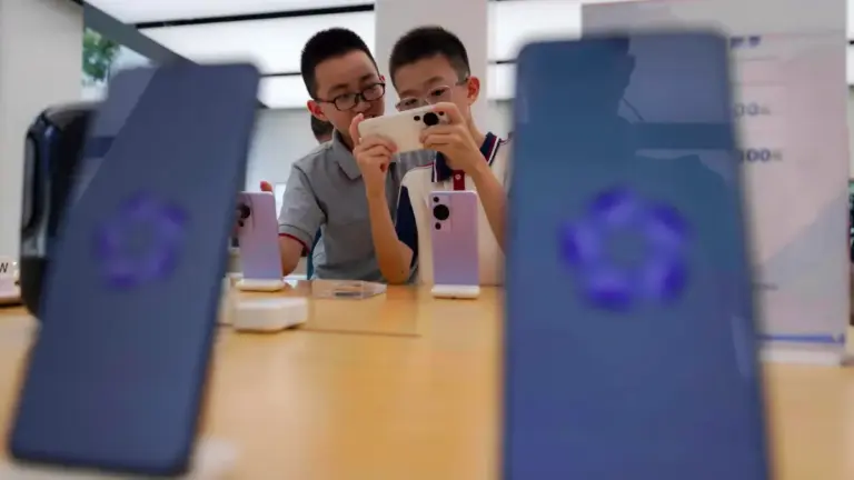 «Vietare i social agli under 15 è necessario, ma non è la soluzione»