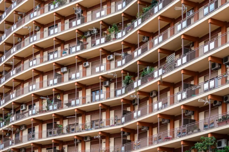 Una casa dopo l’altra