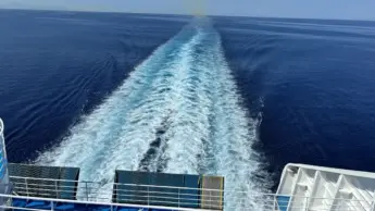 Una scia nel mare