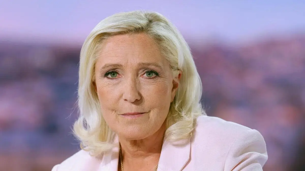 Marine Le Pen annuncia a Tf1 la sua candidatura alle elezioni presidenziali del 2027 in Francia, nonostante la condanna in appello nel processo in cui è imputata per distrazione di fondi pubblici europei