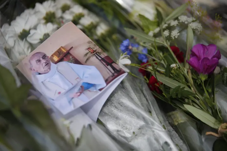 La miracolosa amicizia tra la sorella di padre Hamel e la madre del suo assassino