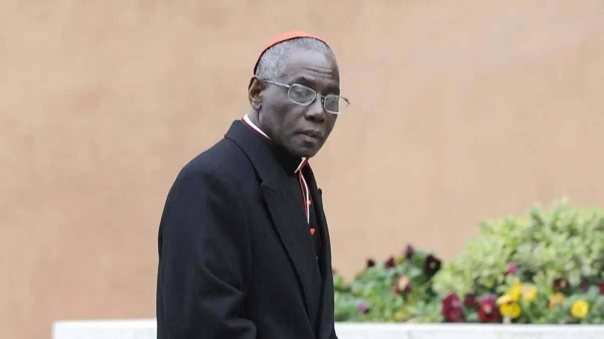 Il cardinale Robert Sara (Foto Ansa)