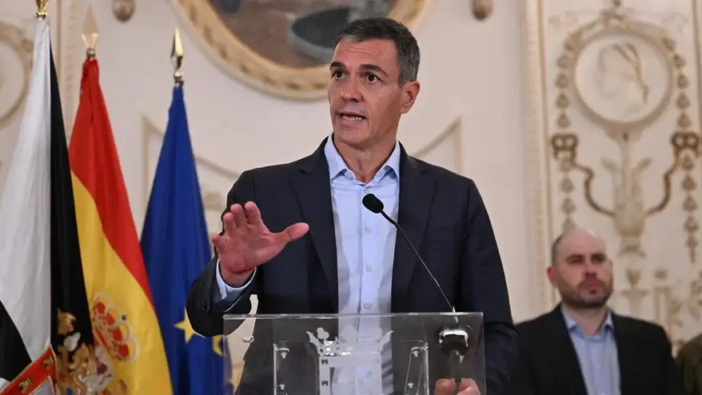 Invece che criticare l'inerzia di Rabat, il premier spagnolo Pedro Sanchez ha criticato l'Italia per aver chiuso lo spazio aereo e marittimo con la Spagna