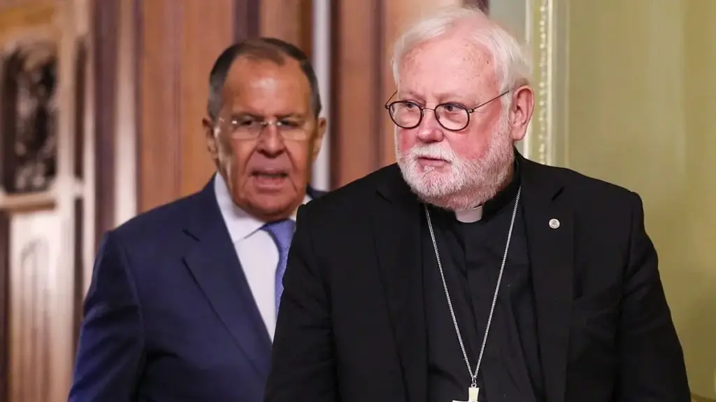 Il "ministro degli Esteri" del Vaticano, l'arcivescovo Paul Richard Gallagher, incontra a Mosca il suo omologo russo Sergey Lavrov