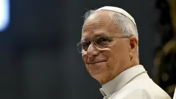 Al Meeting il Papa di una Chiesa che non ha paura del confronto con il potere