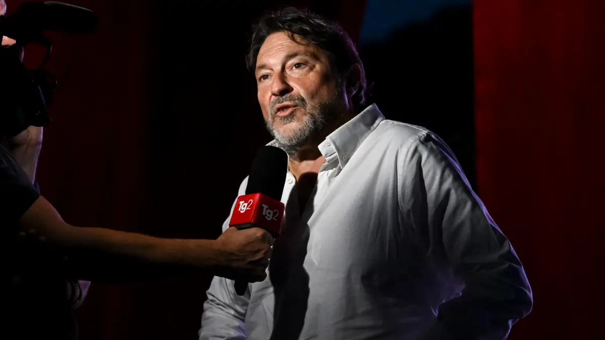 Il giornalista Sigfrido Ranucci intervistato dal Tg2 prima del suo spettacolo 