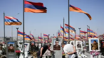 Il macabro tour azero tra le case e chiese vuote degli armeni in Artsakh