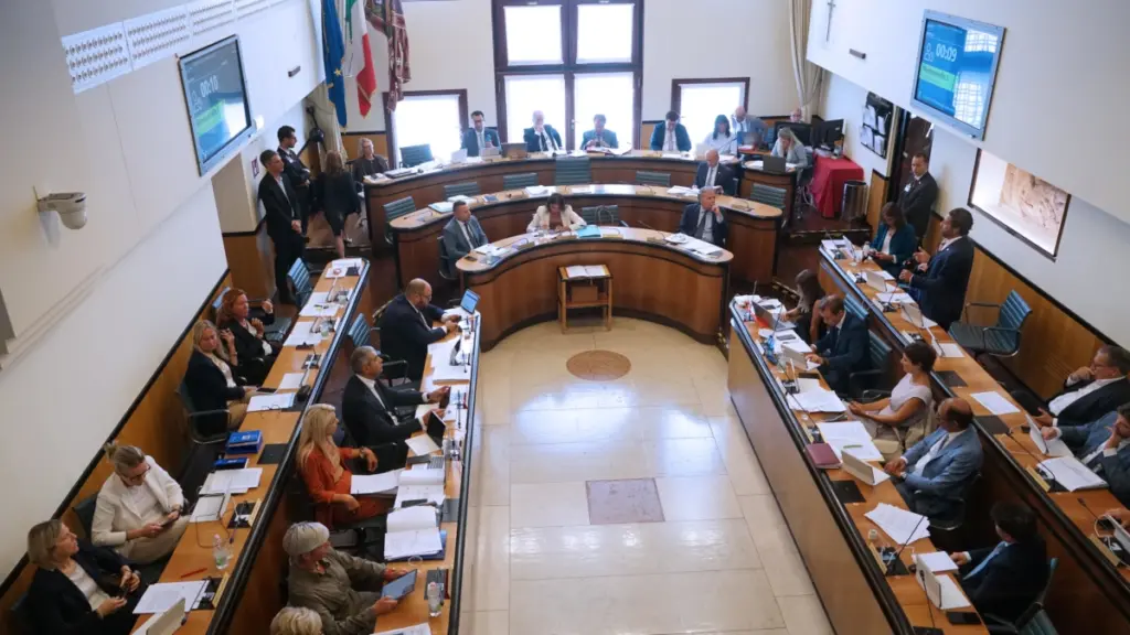 Una panoramica sull&rsquo;aula consiliare di palazzo Ferro Fini, Venezia, sede del Consiglio regionale del Veneto (foto Ansa)