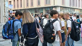 «Riempire le classi di stranieri che non parlano italiano fa male a loro». Parola di prof