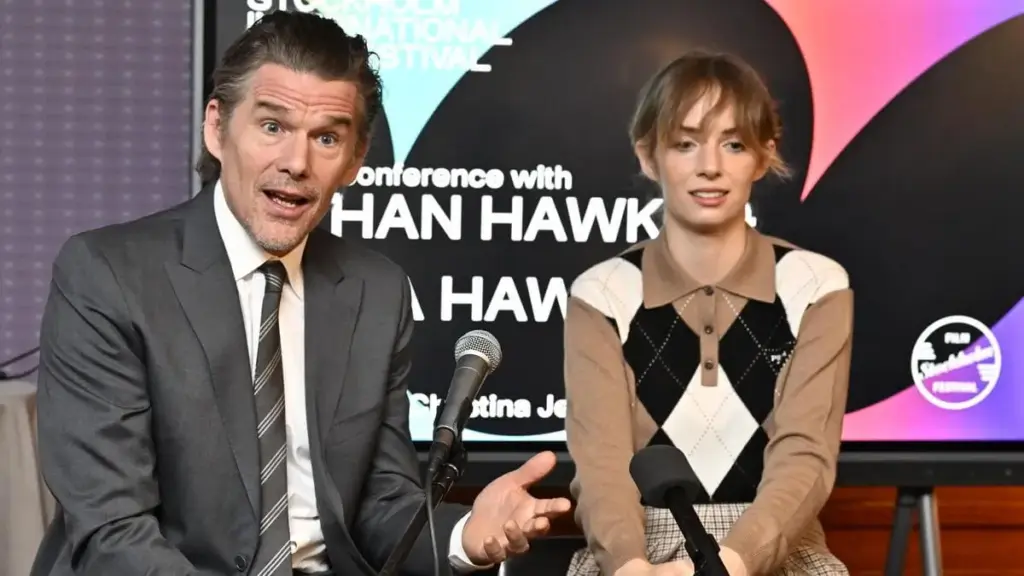 L'attore Ethan Hawke con la figlia Maya