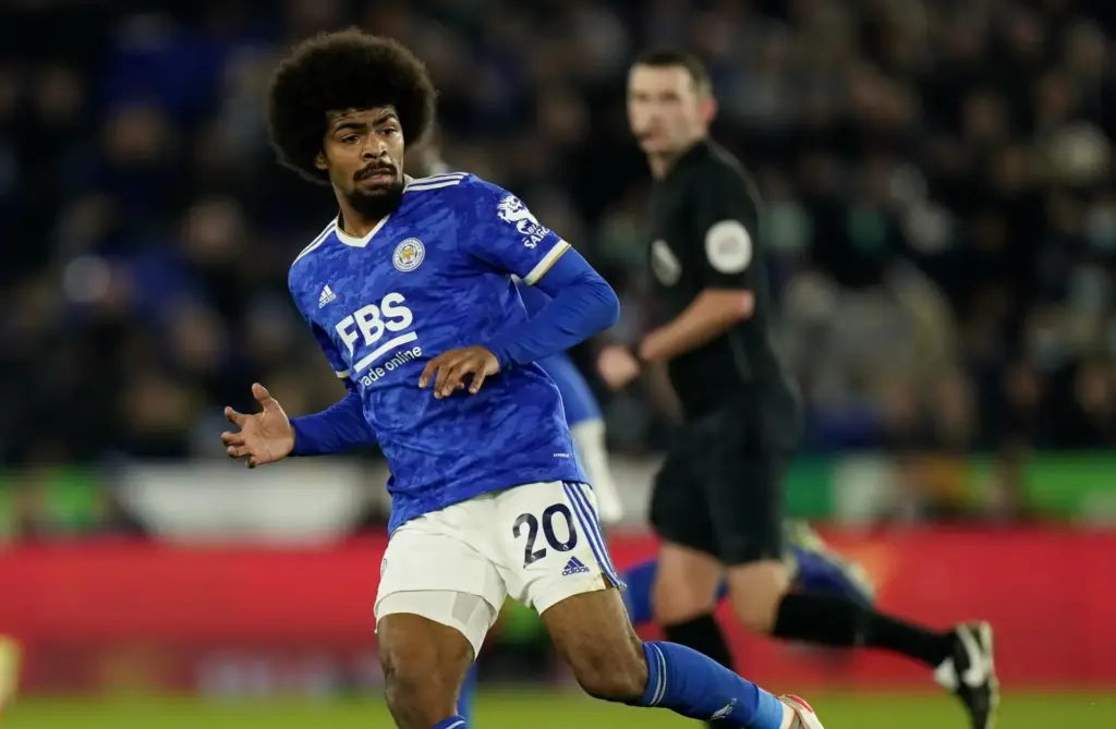 Hamza Choudhury con la maglia del Leicester City, in Premier League, nel 2021 (foto Ansa)