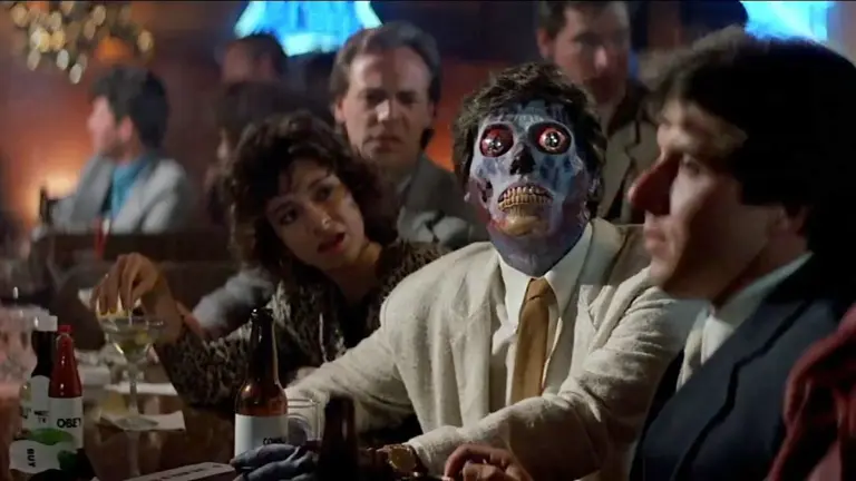Fotogramma del film “Essi vivono” di John Carpenter